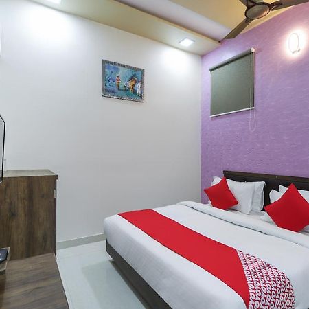 Oyo 47110 Hotel Royal Palace Naroda Εξωτερικό φωτογραφία