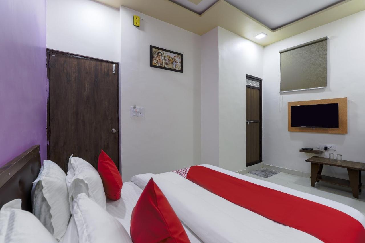 Oyo 47110 Hotel Royal Palace Naroda Εξωτερικό φωτογραφία