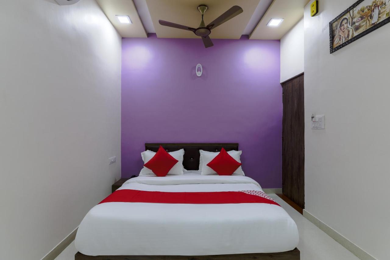Oyo 47110 Hotel Royal Palace Naroda Εξωτερικό φωτογραφία