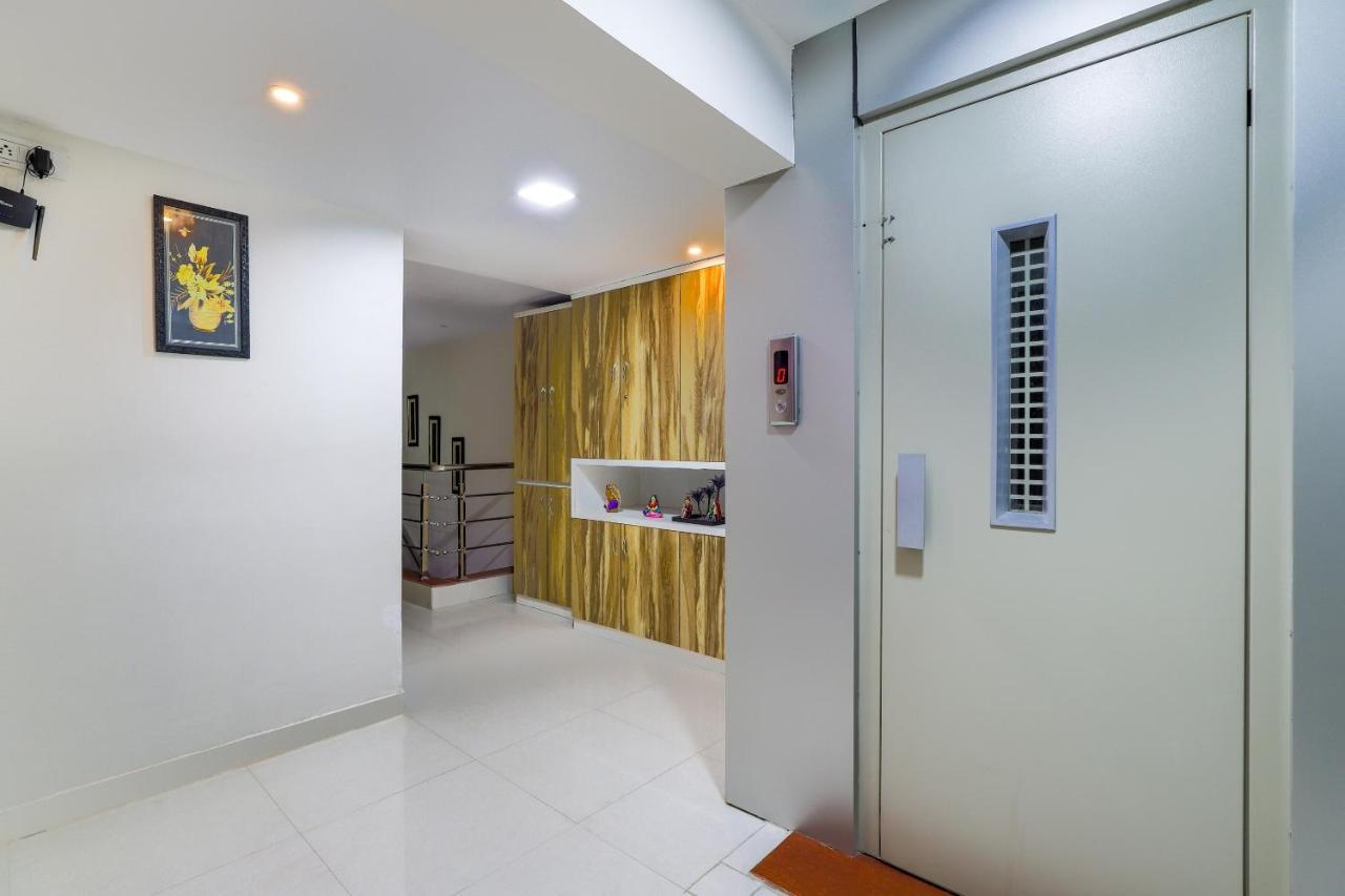 Oyo 47110 Hotel Royal Palace Naroda Εξωτερικό φωτογραφία