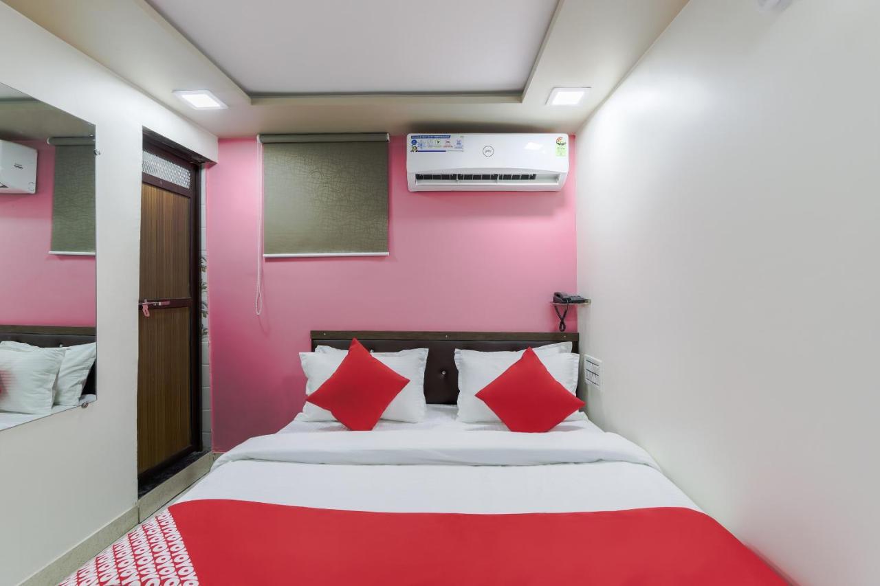 Oyo 47110 Hotel Royal Palace Naroda Εξωτερικό φωτογραφία