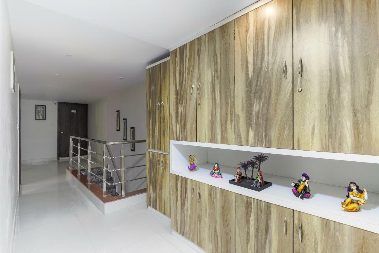 Oyo 47110 Hotel Royal Palace Naroda Εξωτερικό φωτογραφία