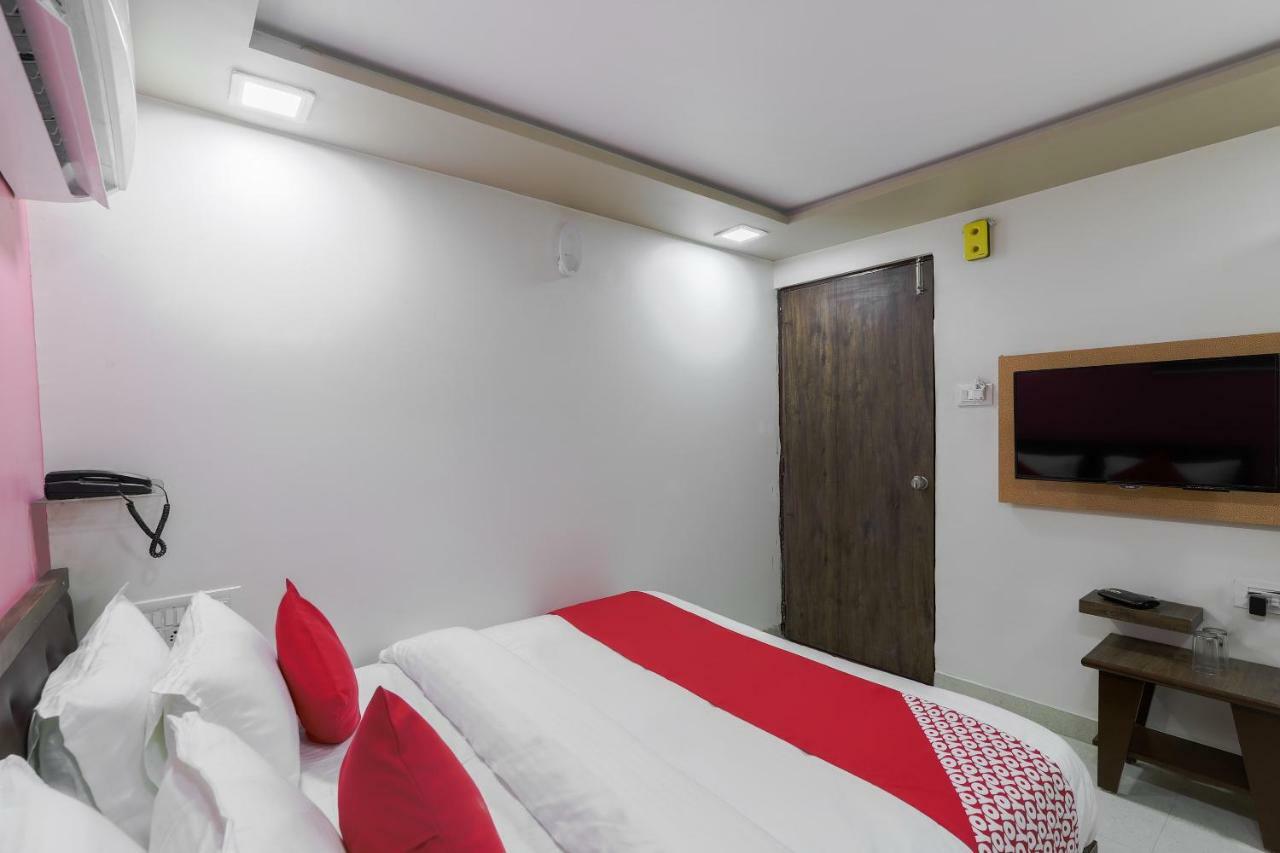 Oyo 47110 Hotel Royal Palace Naroda Εξωτερικό φωτογραφία