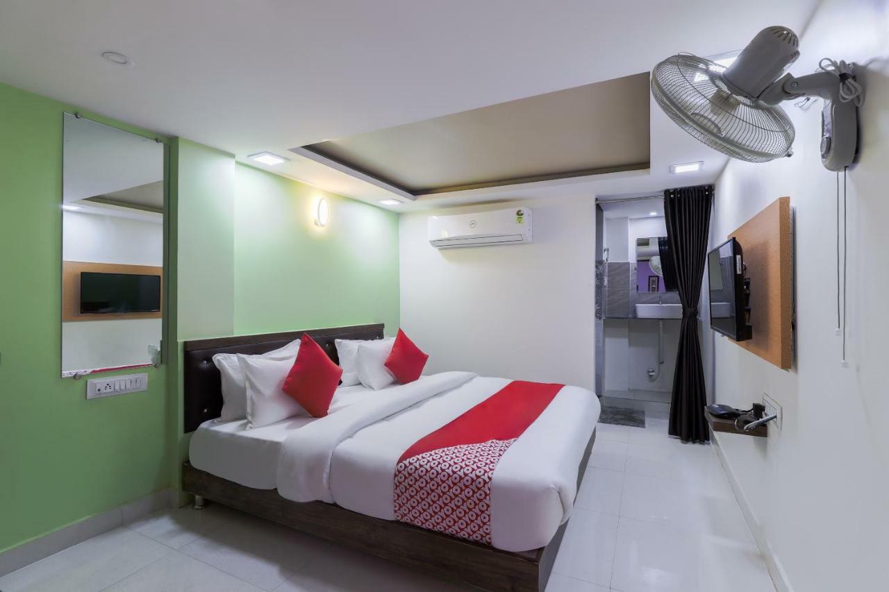 Oyo 47110 Hotel Royal Palace Naroda Εξωτερικό φωτογραφία