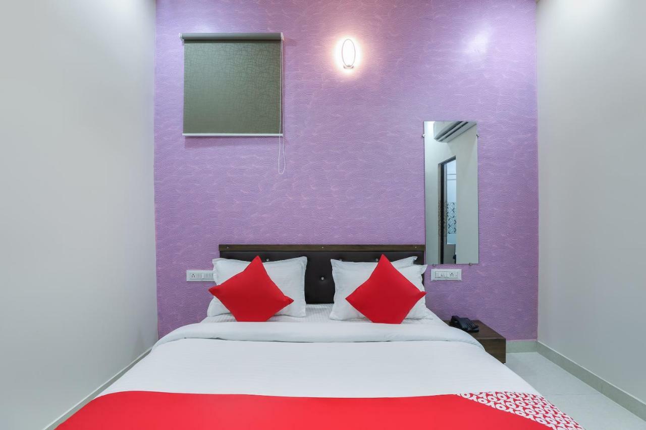 Oyo 47110 Hotel Royal Palace Naroda Εξωτερικό φωτογραφία