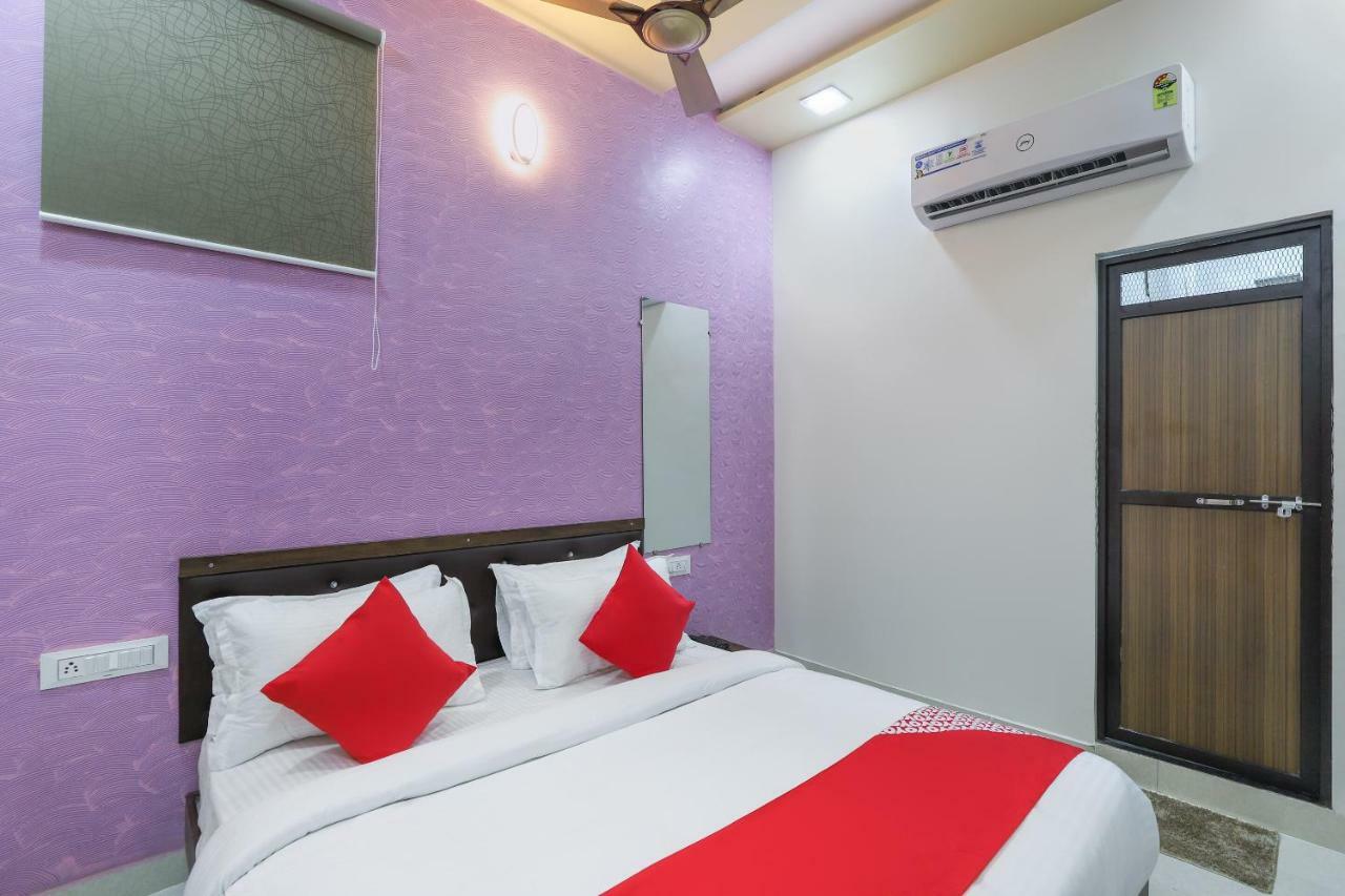 Oyo 47110 Hotel Royal Palace Naroda Εξωτερικό φωτογραφία