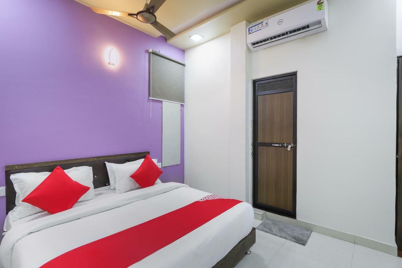 Oyo 47110 Hotel Royal Palace Naroda Εξωτερικό φωτογραφία
