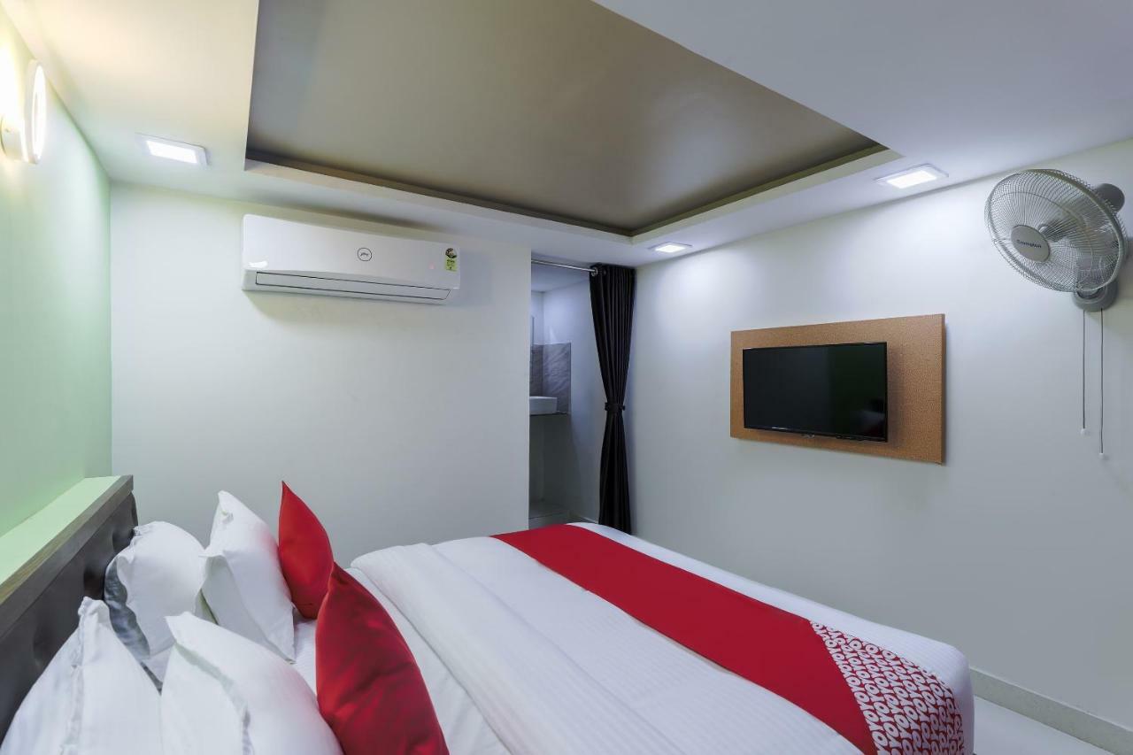Oyo 47110 Hotel Royal Palace Naroda Εξωτερικό φωτογραφία