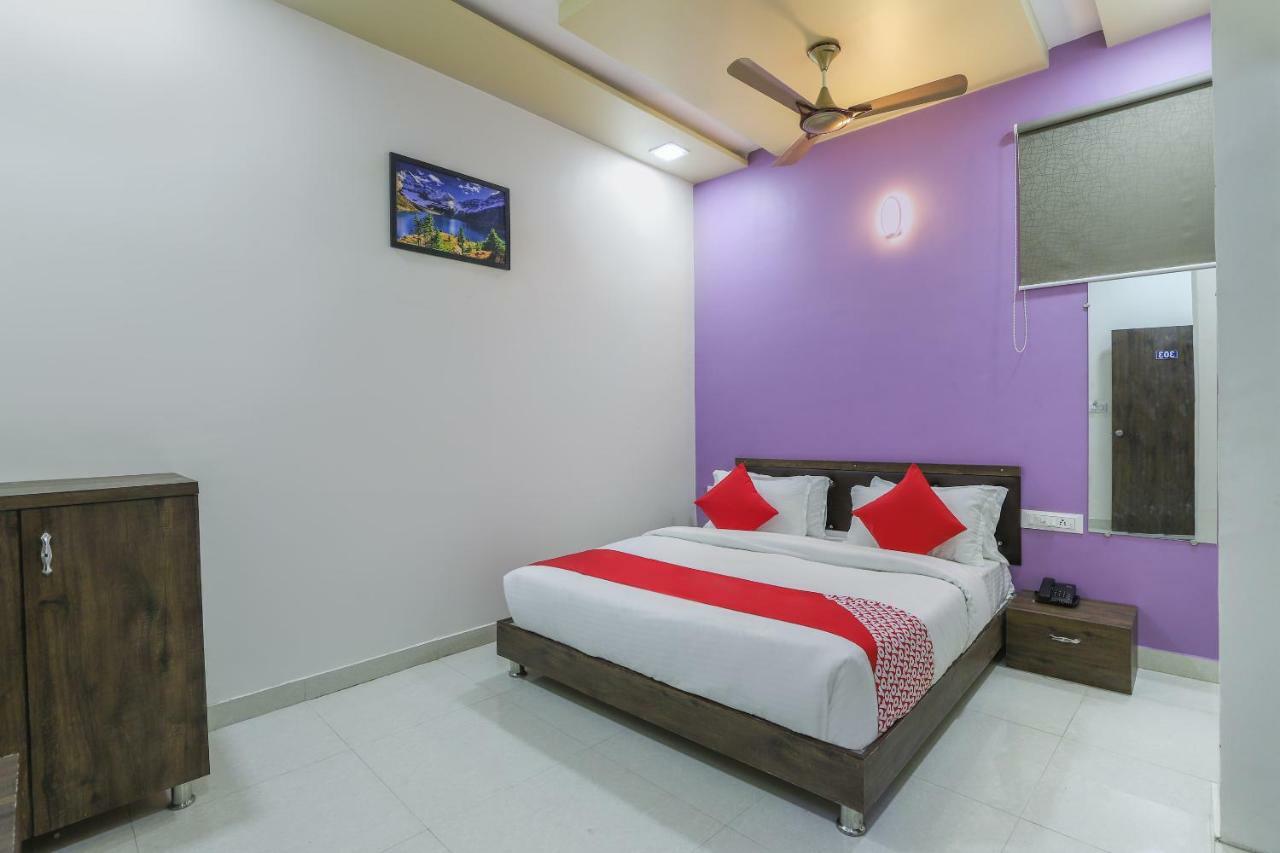 Oyo 47110 Hotel Royal Palace Naroda Εξωτερικό φωτογραφία